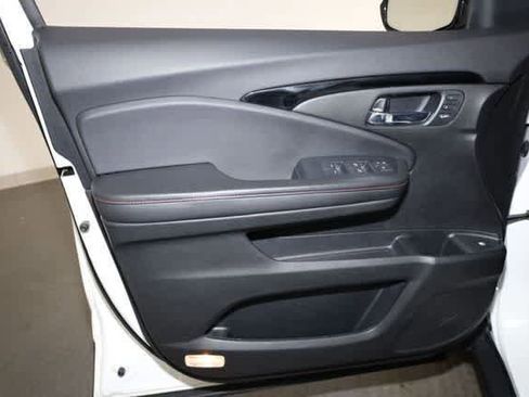 Used 2023 Honda Ridgeline Black Edition image 13