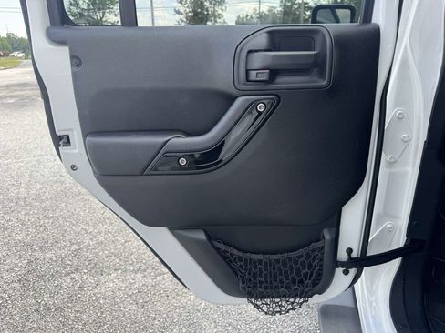 Used 2012 Jeep Wrangler Unlimited Sahara AWD/4WD image 29