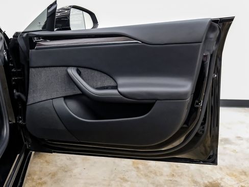 Used 2021 Tesla Model S Plaid image 42