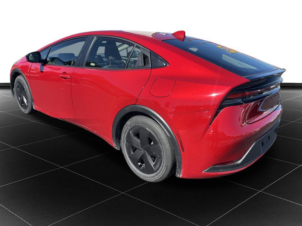 Used 2025 Toyota Prius LE FWD image 3