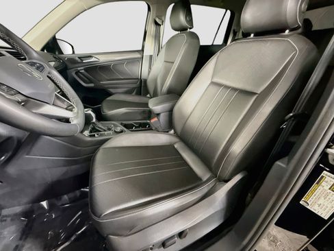 Used 2024 Volkswagen Tiguan SE AWD/4WD image 22