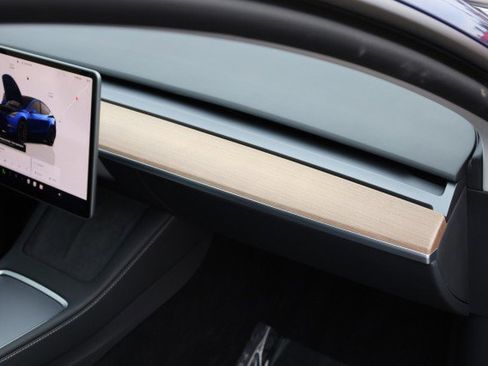 Used 2024 Tesla Model Y Performance image 40