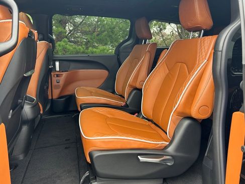 New 2026 Chrysler Pacifica Pinnacle AWD/4WD image 26