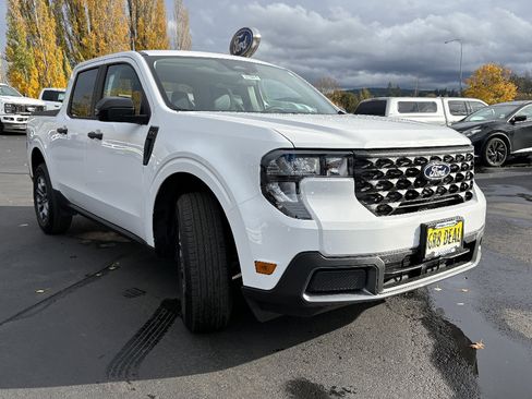 New 2025 Ford Maverick XLT w/ XLT Luxury Package FWD image 3
