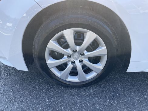 Used 2025 Toyota Corolla LE image 28