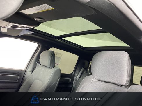 Used 2022 RAM 1500 Big Horn AWD/4WD image 2