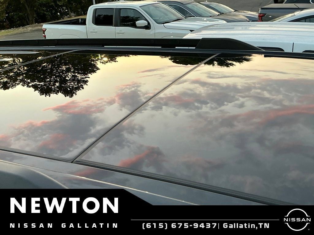 Used 2024 Ford Expedition XLT AWD/4WD image 3