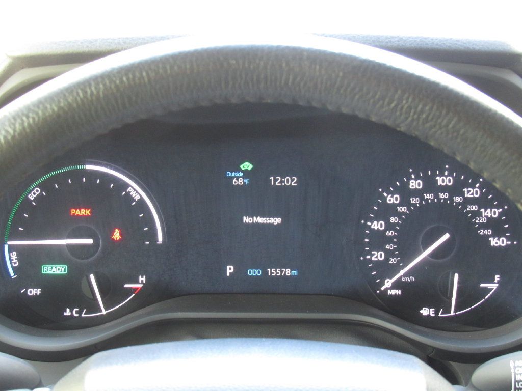 Certified 2024 Toyota Sienna XLE FWD image 25