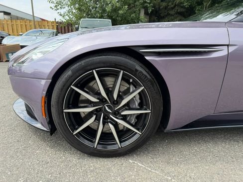 Used 2017 Aston Martin DB11 V12 RWD image 11