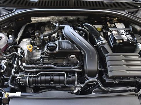 Used 2025 Volkswagen Jetta SE FWD image 31