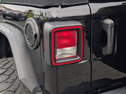 Used 2021 Jeep Wrangler Unlimited Sport image 12