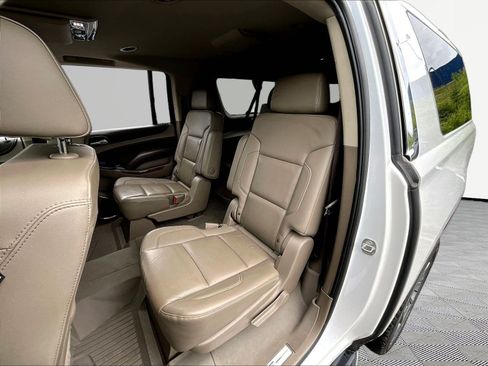 Used 2020 Chevrolet Suburban Premier AWD/4WD image 22