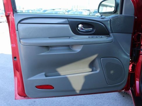 Used 2004 GMC Envoy XUV SLE w/ 1SB Preferred Equipment Group image 10