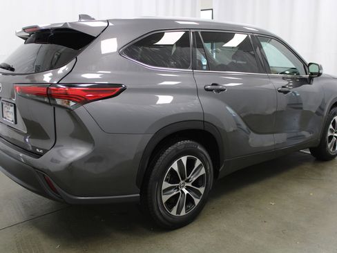 Used 2021 Toyota Highlander XLE image 5