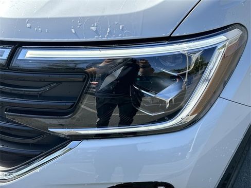 New 2024 Volkswagen Atlas Cross Sport SEL R-Line image 9