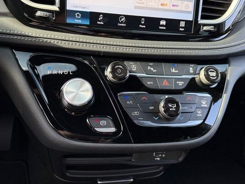 New 2026 Chrysler Pacifica Select FWD image 21