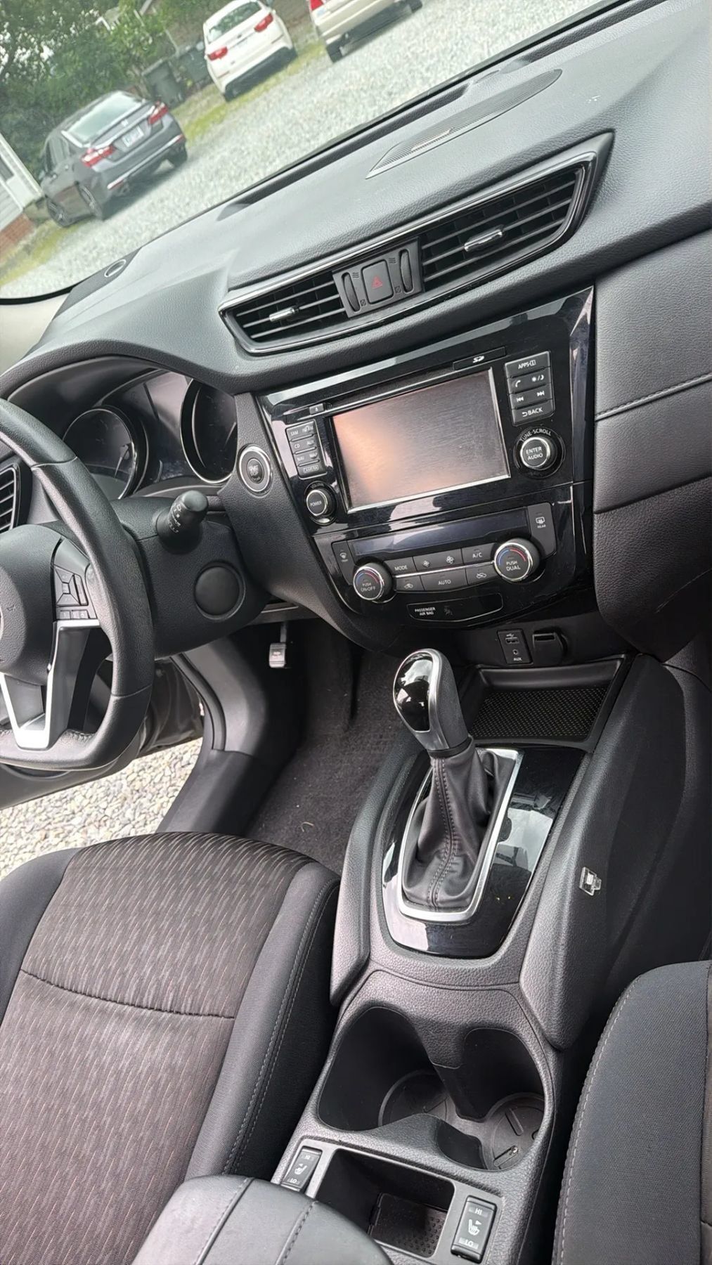Used 2017 Nissan Rogue SV AWD/4WD image 33