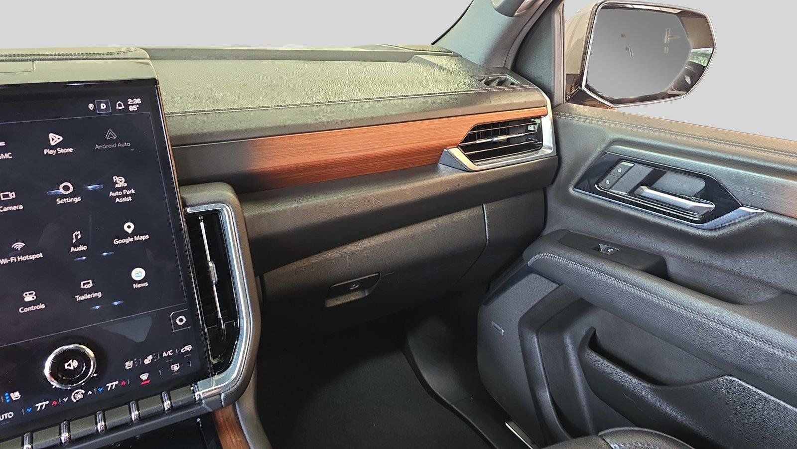 Used 2025 GMC Yukon Denali AWD/4WD image 26