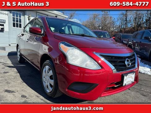Used 2016 Nissan Versa SV image 1