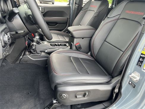 New 2025 Jeep Gladiator Rubicon image 18