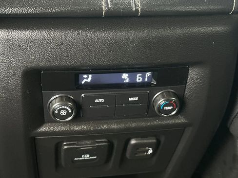 Used 2023 Chevrolet Traverse LT w/ LT Premium Package image 15