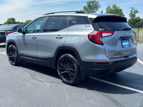 Used 2024 GMC Terrain SLE w/ Driver Convenience Package FWD image 10