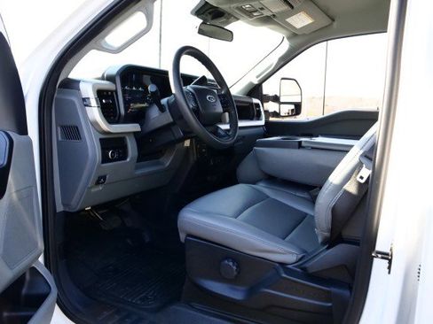 Used 2024 Ford F550 XL DRW 4X4 / V8 Diesel / Paylo image 20