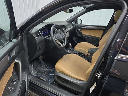 Used 2023 Volkswagen Tiguan SE AWD/4WD image 29