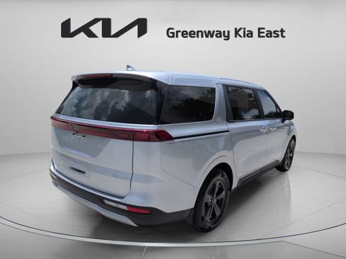 Certified 2023 Kia Carnival LX FWD image 6