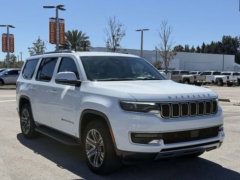Used 2022 Jeep Wagoneer Series III w/ Flexible Seating Group image 4