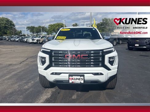 Used 2024 GMC Canyon Denali image 4