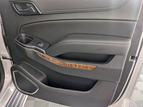 Used 2020 Chevrolet Suburban Premier image 32