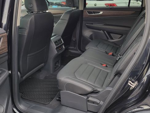 Used 2025 Volkswagen Atlas SEL image 33