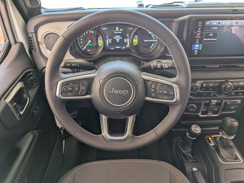 Used 2025 Jeep Wrangler Unlimited Sahara w/ Safety Group AWD/4WD image 23