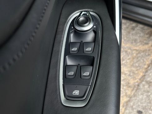 Used 2021 Aston Martin DBX AWD/4WD image 37
