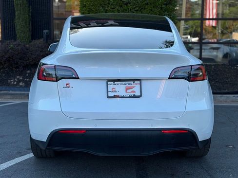 Used 2021 Tesla Model Y Long Range image 14