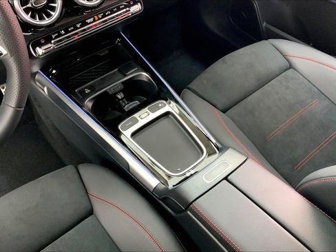 New 2025 Mercedes-Benz GLB 35 AMG 4MATIC image 8