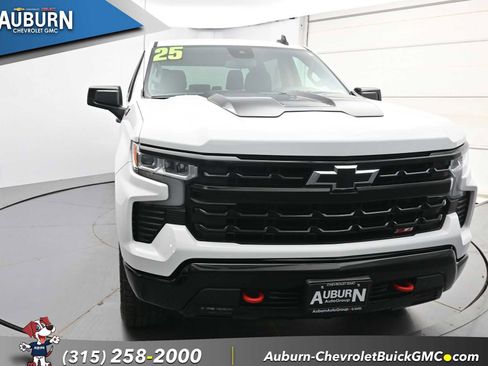Used 2025 Chevrolet Silverado 1500 LT Trail Boss AWD/4WD image 3