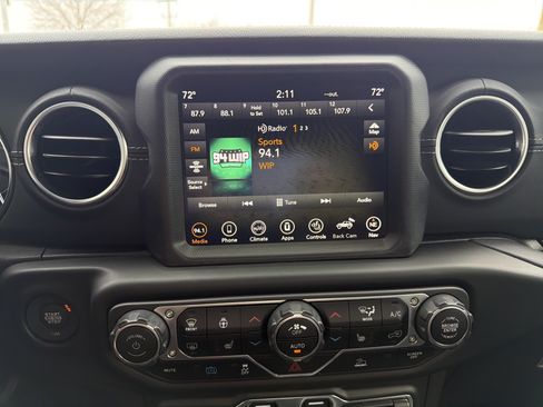 Used 2023 Jeep Wrangler Unlimited Sahara w/ Cold Weather Group AWD/4WD image 27
