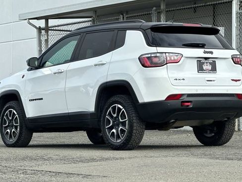 Used 2024 Jeep Compass Trailhawk image 6