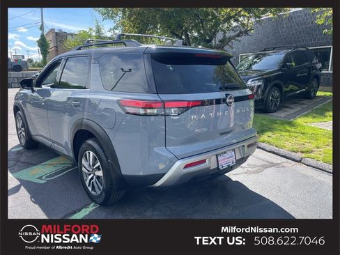 Certified 2024 Nissan Pathfinder SL AWD/4WD image 3