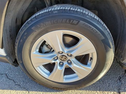 Used 2021 Toyota RAV4 XLE w/ Convenience Package image 14