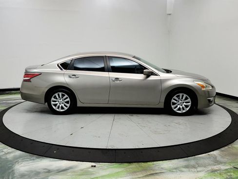 Used 2015 Nissan Altima 2.5 S w/ Power Driver Seat Package image 4