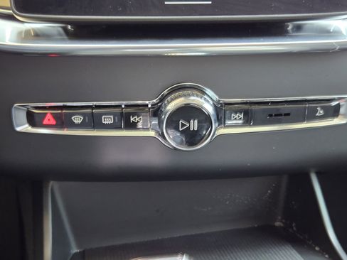 Certified 2025 Volvo XC90 B6 Core w/ Protection Package image 21