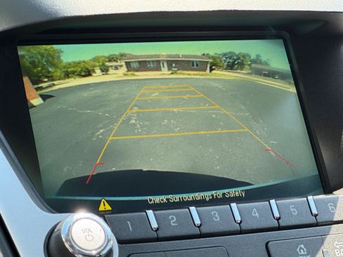 Used 2017 Chevrolet Equinox LT FWD image 16