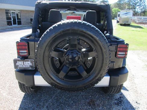 Used 2011 Jeep Wrangler Unlimited Sahara w/ Trailer Tow Group image 19