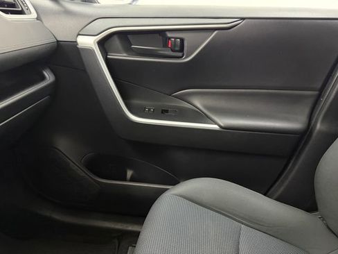 Used 2020 Toyota RAV4 LE FWD image 23