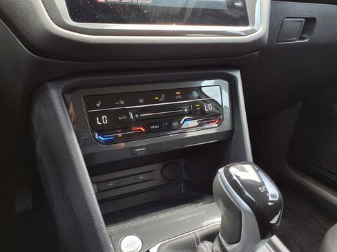 Used 2023 Volkswagen Tiguan SE FWD image 31