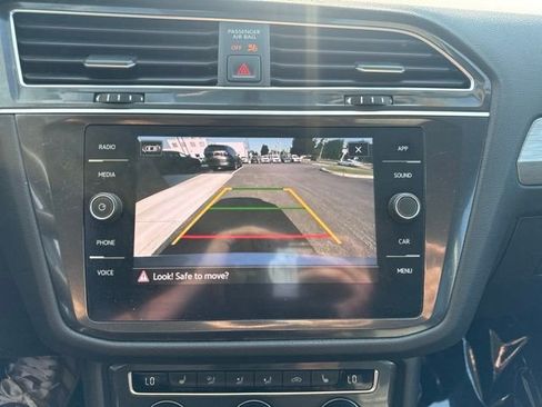 Used 2021 Volkswagen Tiguan SE w/ Panoramic Sunroof Package AWD/4WD image 15