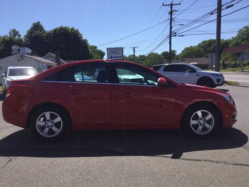 Used 2016 Chevrolet Cruze LT w/ Technology Package FWD image 7